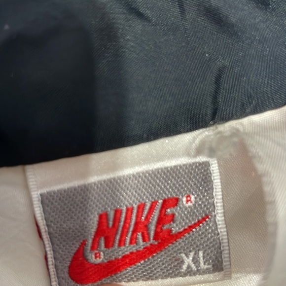 VINTAGE NIKE WINDBREAKER - Picture 3 of 8